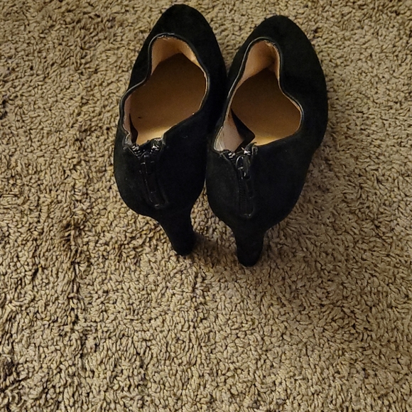 Shoes - Picture 2 of 3